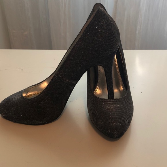 Dark Silver sparkly heels - Picture 2 of 5